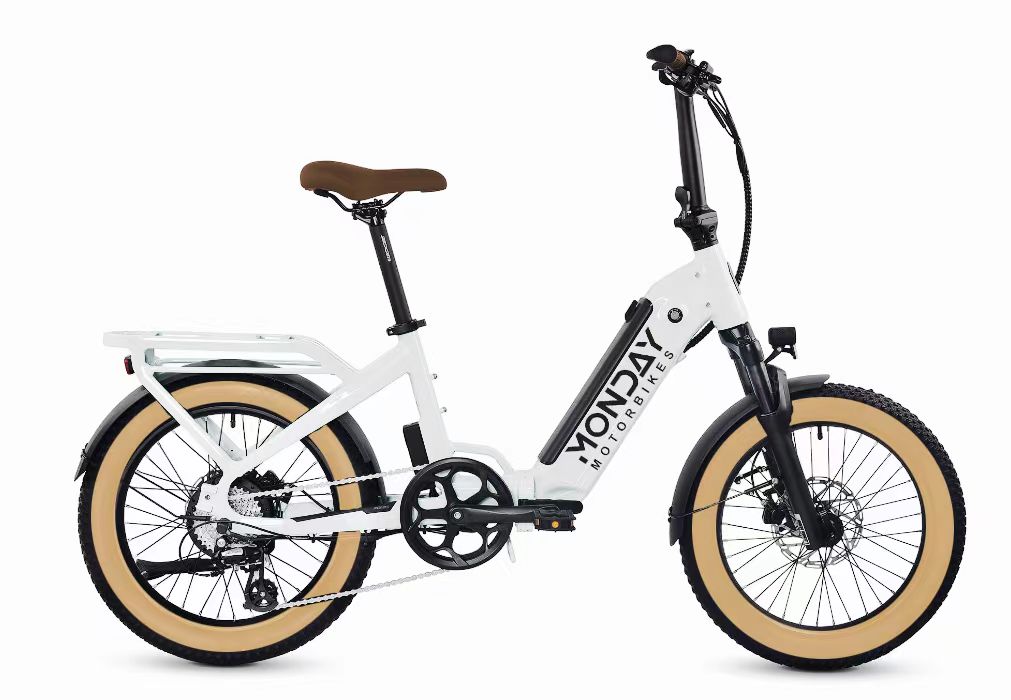 A compact and foldable Monday Verano electric bike, designed for convenience and portability.