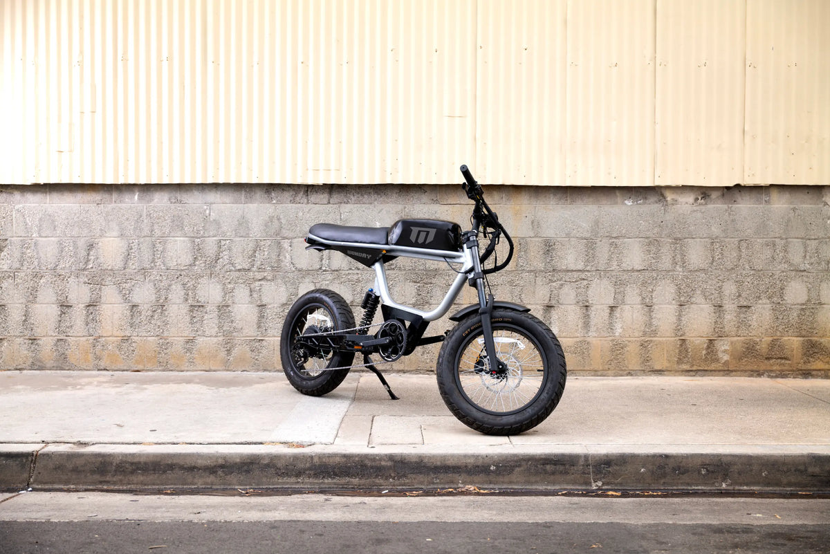 Anza V4 in Black, lifestyle