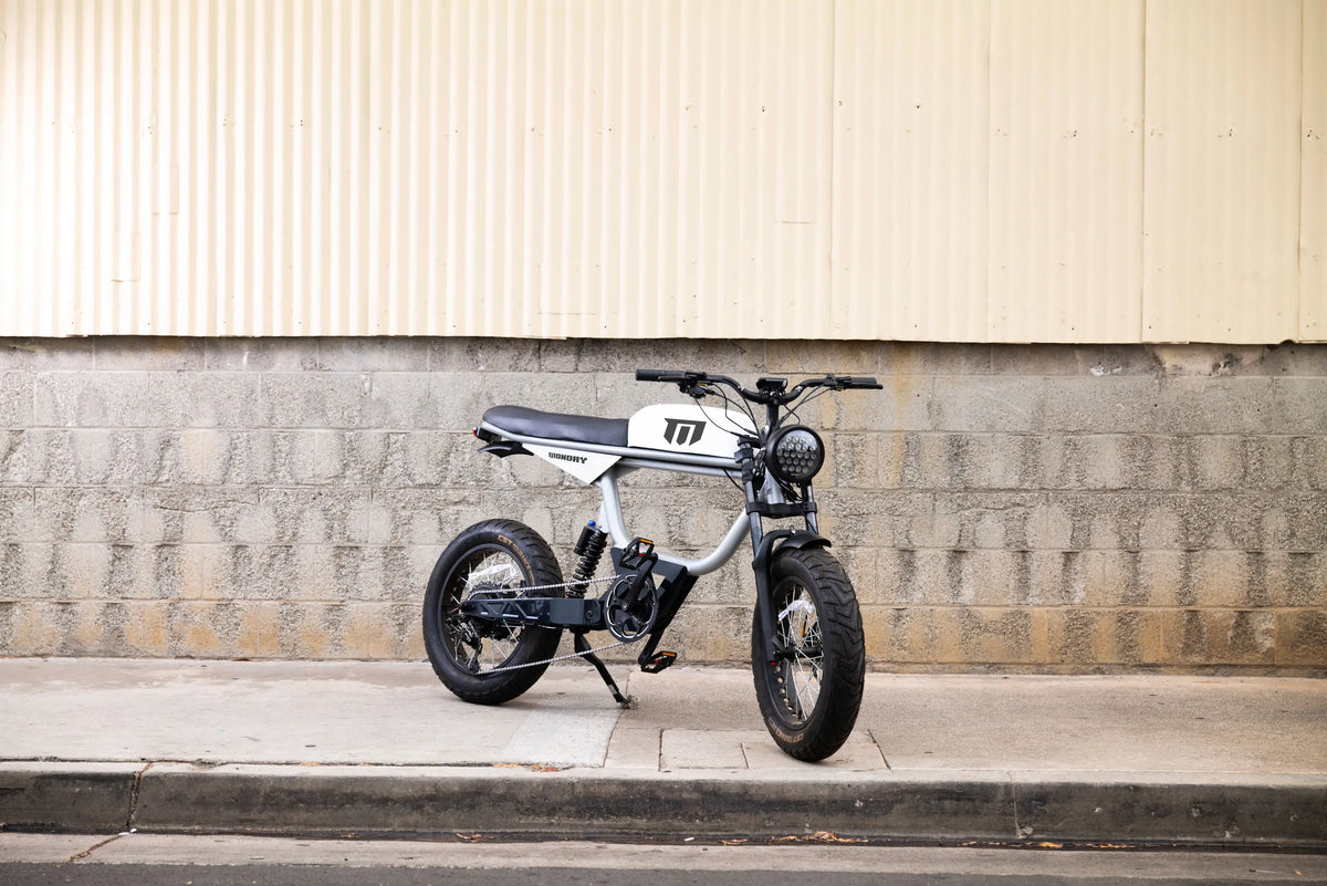 Anza V4 in White, lifestyle