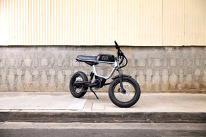 Anza V4 in Black, lifestyle
